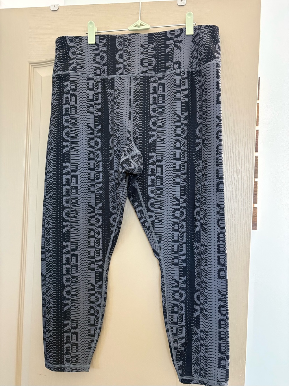 Reebok Black and Gray Patterned High-Rise Leggings